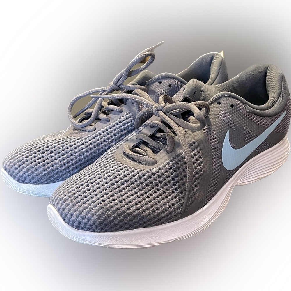 Women’s Size 9 1/2 Nike Revolution 4 Ocean Shoes